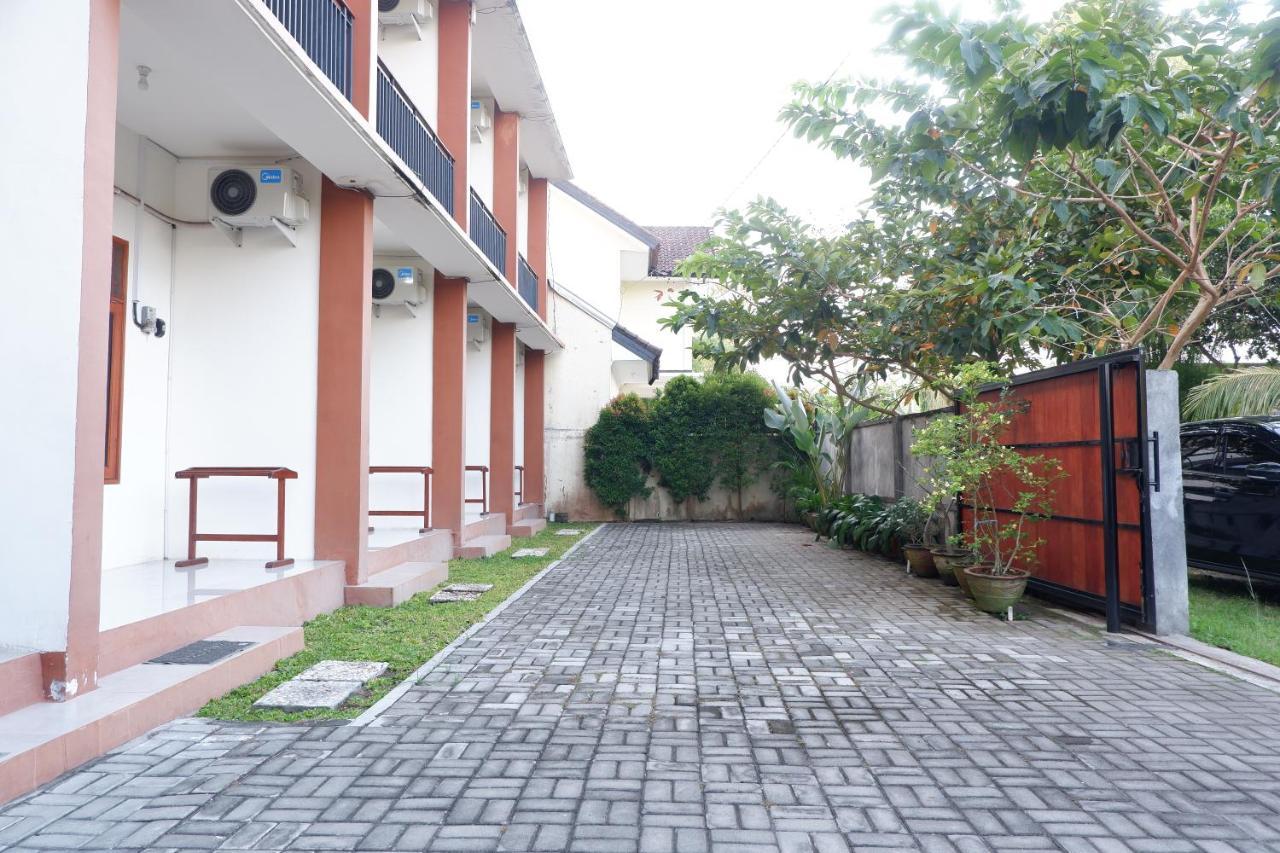 Reddoorz At Bale Eja Syariah Senggigi Apartment Montongbuwoh Exterior photo