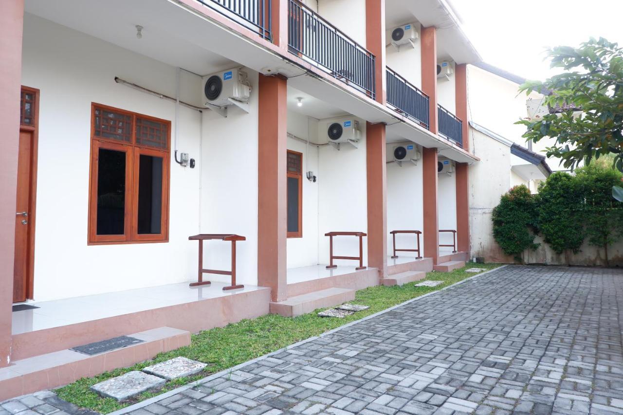 Reddoorz At Bale Eja Syariah Senggigi Apartment Montongbuwoh Exterior photo