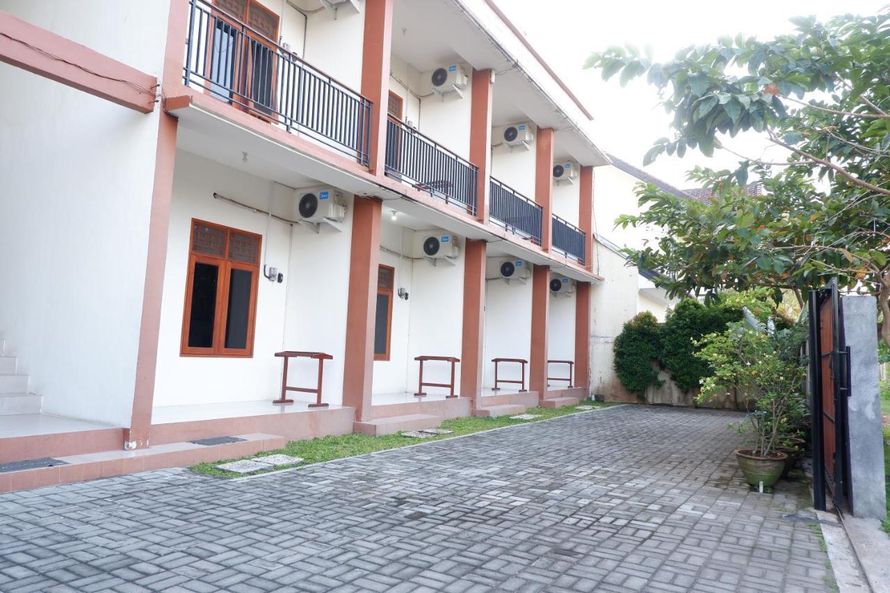 Reddoorz At Bale Eja Syariah Senggigi Apartment Montongbuwoh Exterior photo